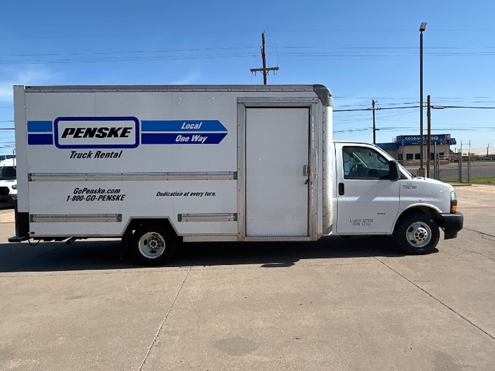 Light Duty Box Truck-Light and Medium Duty Trucks-GMC-2022-Savana G33903-Lubbock-TX-84,594\n\t\tmiles-$ 36,250 - Image 15