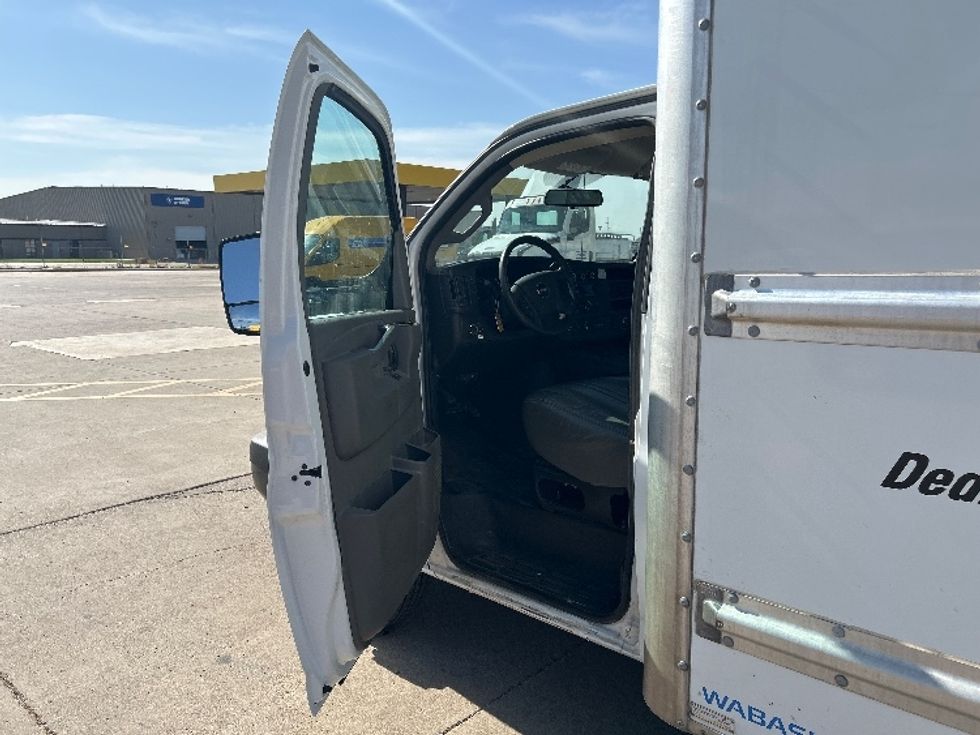 Light Duty Box Truck-Light and Medium Duty Trucks-GMC-2022-Savana G33903-Lubbock-TX-84,594\n\t\tmiles-$ 36,250 - Image 16