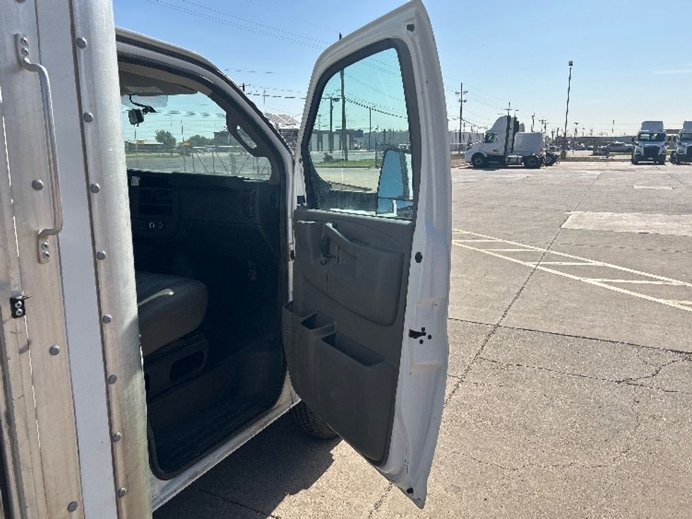 Light Duty Box Truck-Light and Medium Duty Trucks-GMC-2022-Savana G33903-Lubbock-TX-84,594\n\t\tmiles-$ 36,250 - Image 20