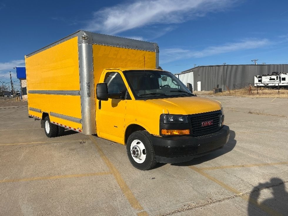 Light Duty Box Truck-Light and Medium Duty Trucks-GMC-2022-Savana G33903-Lubbock-TX-89,409\n\t\tmiles-$ 29,500 - Image 1