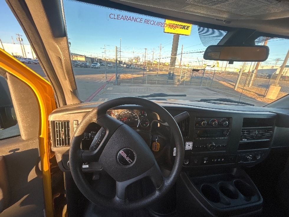 Light Duty Box Truck-Light and Medium Duty Trucks-GMC-2022-Savana G33903-Lubbock-TX-89,409\n\t\tmiles-$ 29,500 - Image 18