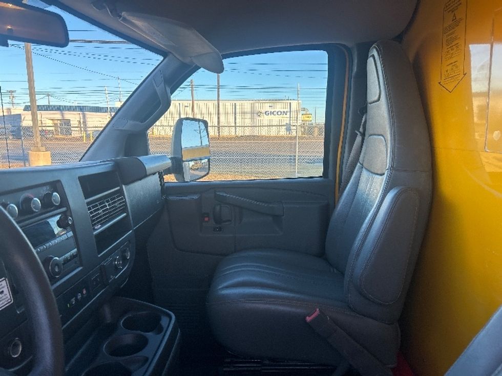 Light Duty Box Truck-Light and Medium Duty Trucks-GMC-2022-Savana G33903-Lubbock-TX-89,409\n\t\tmiles-$ 29,500 - Image 19