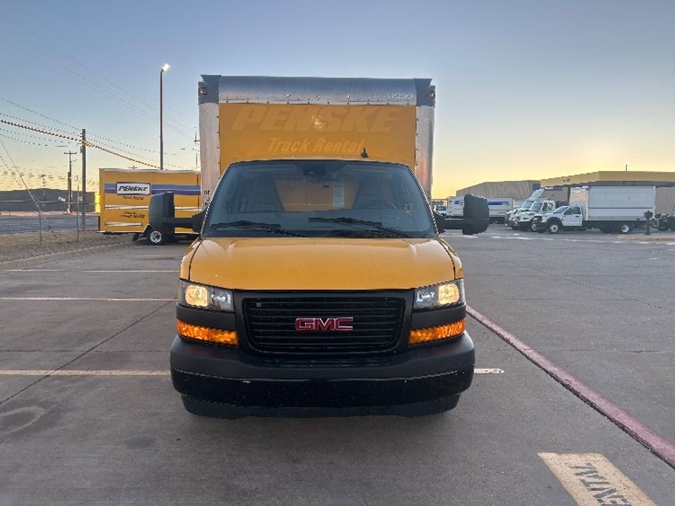 Light Duty Box Truck-Light and Medium Duty Trucks-GMC-2022-Savana G33903-Lubbock-TX-89,409\n\t\tmiles-$ 29,500 - Image 2