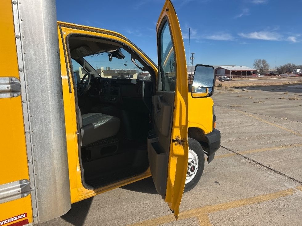 Light Duty Box Truck-Light and Medium Duty Trucks-GMC-2022-Savana G33903-Lubbock-TX-89,409\n\t\tmiles-$ 29,500 - Image 20