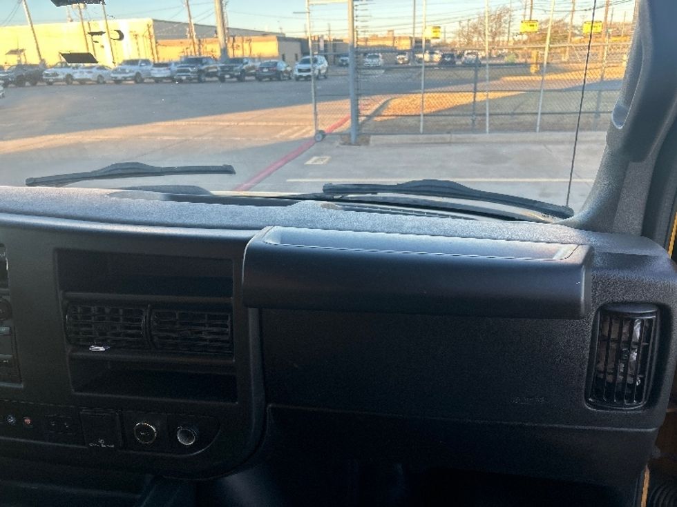 Light Duty Box Truck-Light and Medium Duty Trucks-GMC-2022-Savana G33903-Lubbock-TX-89,409\n\t\tmiles-$ 29,500 - Image 21