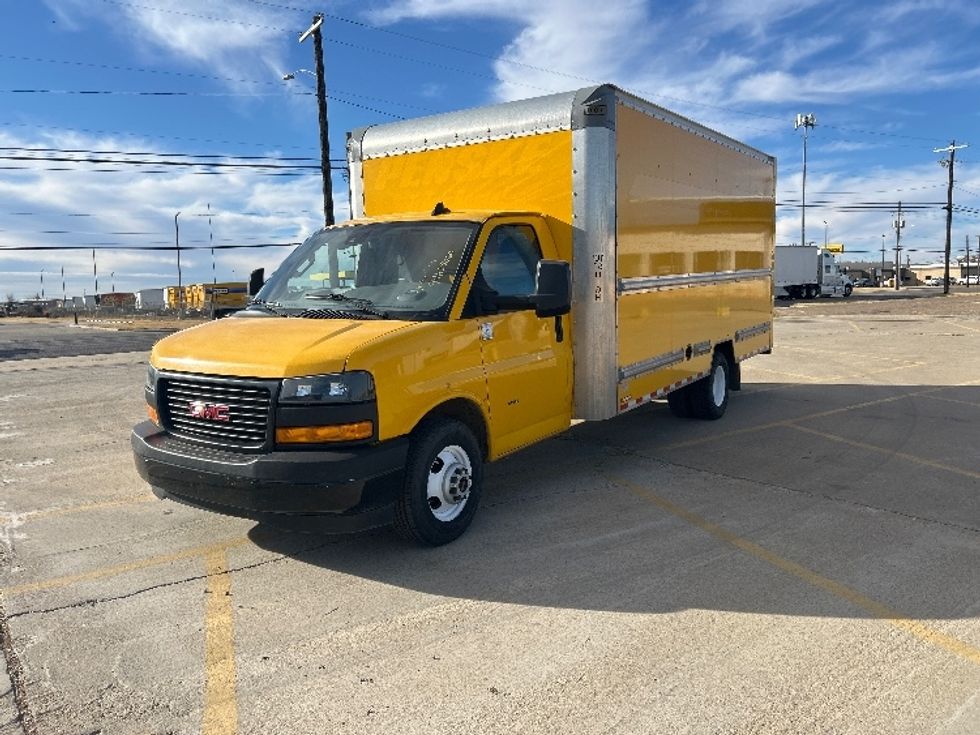 Light Duty Box Truck-Light and Medium Duty Trucks-GMC-2022-Savana G33903-Lubbock-TX-89,409\n\t\tmiles-$ 29,500 - Image 3