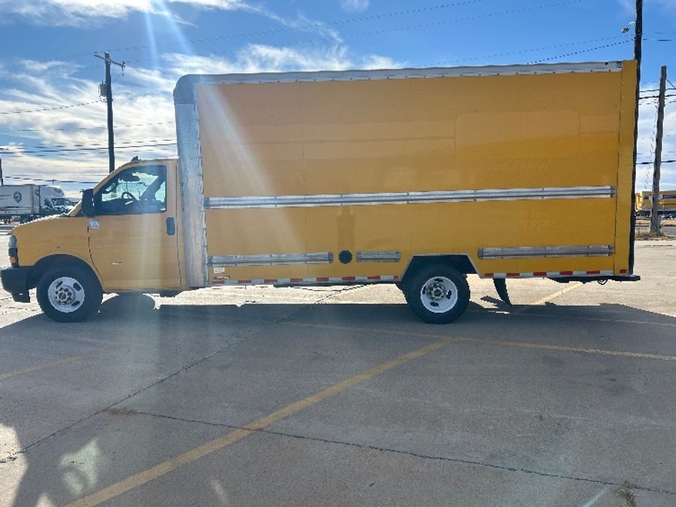 Light Duty Box Truck-Light and Medium Duty Trucks-GMC-2022-Savana G33903-Lubbock-TX-89,409\n\t\tmiles-$ 29,500 - Image 4
