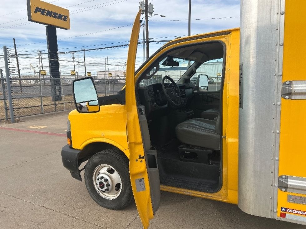 Light Duty Box Truck-Light and Medium Duty Trucks-GMC-2022-Savana G33903-Lubbock-TX-91,667\n\t\tmiles-$ 29,250 - Image 16