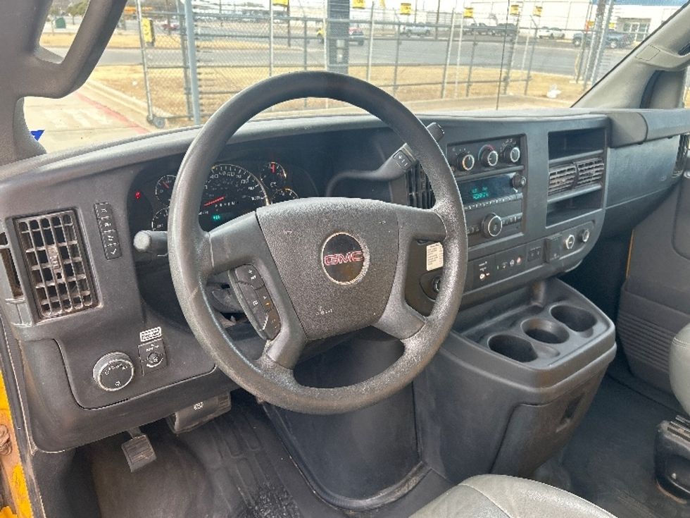 Light Duty Box Truck-Light and Medium Duty Trucks-GMC-2022-Savana G33903-Lubbock-TX-91,667\n\t\tmiles-$ 29,250 - Image 17