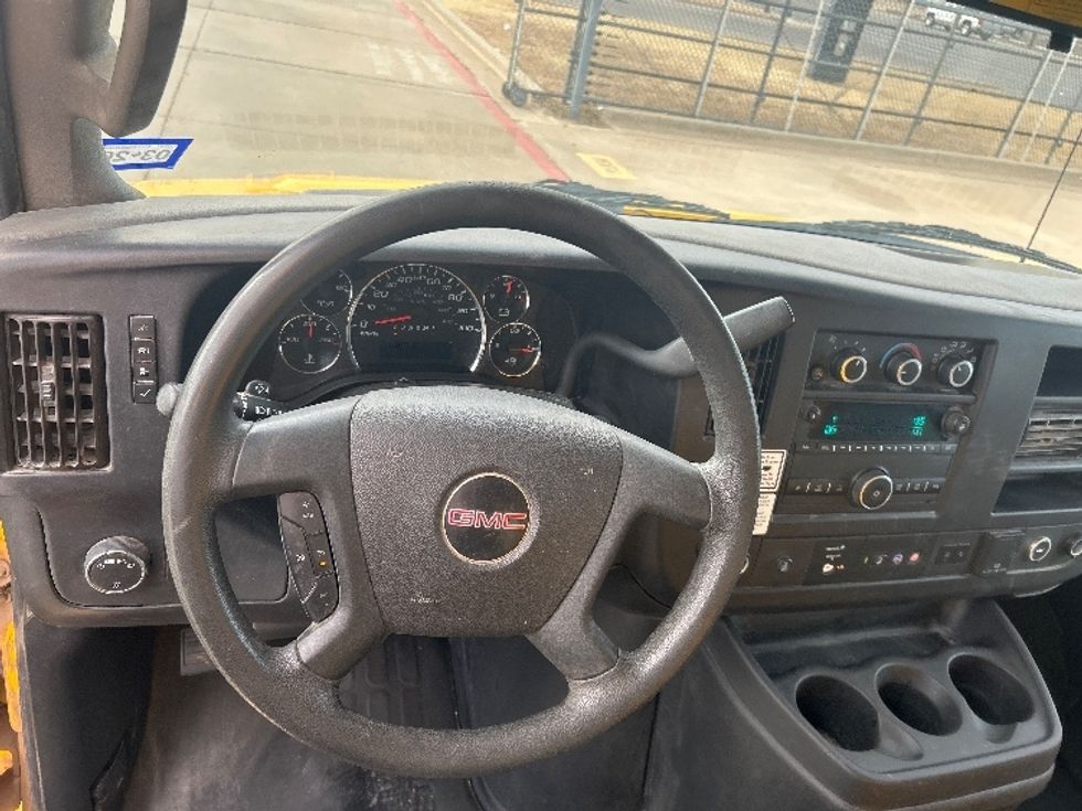 Light Duty Box Truck-Light and Medium Duty Trucks-GMC-2022-Savana G33903-Lubbock-TX-91,667\n\t\tmiles-$ 29,250 - Image 18