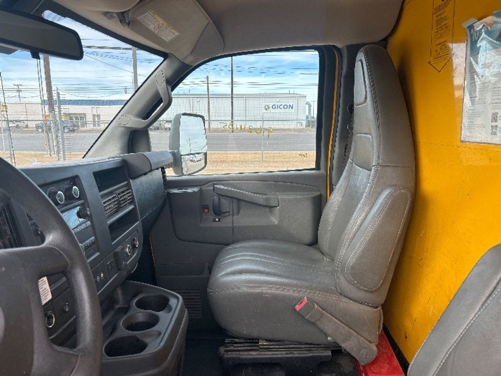 Light Duty Box Truck-Light and Medium Duty Trucks-GMC-2022-Savana G33903-Lubbock-TX-91,667\n\t\tmiles-$ 29,250 - Image 19
