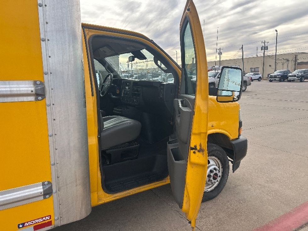 Light Duty Box Truck-Light and Medium Duty Trucks-GMC-2022-Savana G33903-Lubbock-TX-91,667\n\t\tmiles-$ 29,250 - Image 20