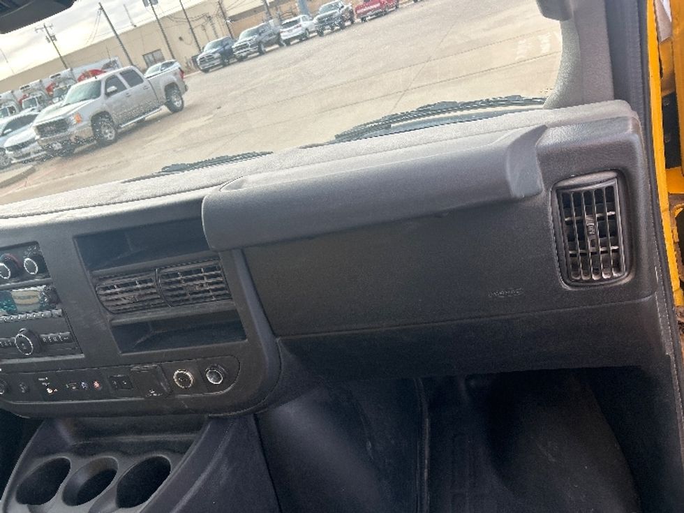 Light Duty Box Truck-Light and Medium Duty Trucks-GMC-2022-Savana G33903-Lubbock-TX-91,667\n\t\tmiles-$ 29,250 - Image 21