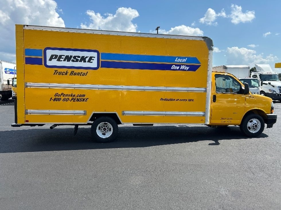 Light Duty Box Truck-Light and Medium Duty Trucks-GMC-2022-Savana G33903-Madison-AL-118,100\n\t\tmiles-$ 25,750 - Image 15