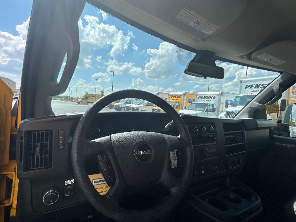 Light Duty Box Truck-Light and Medium Duty Trucks-GMC-2022-Savana G33903-Madison-AL-118,100\n\t\tmiles-$ 25,750 - Image 18