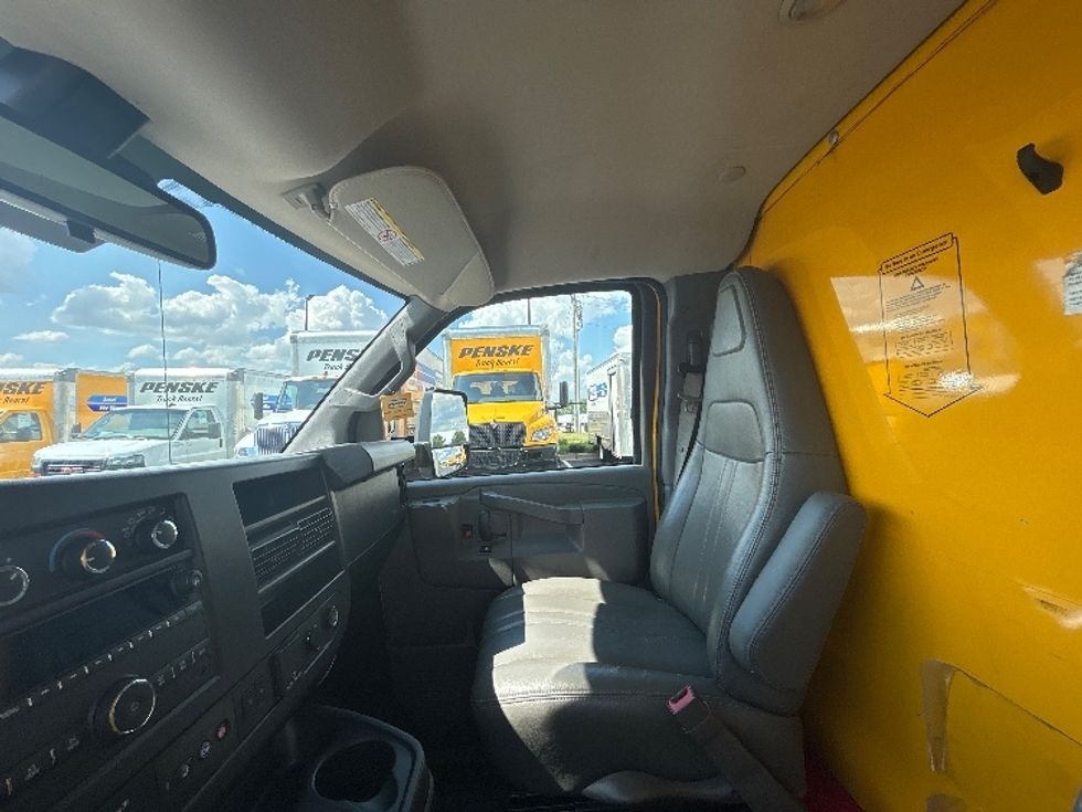 Light Duty Box Truck-Light and Medium Duty Trucks-GMC-2022-Savana G33903-Madison-AL-118,100\n\t\tmiles-$ 25,750 - Image 19
