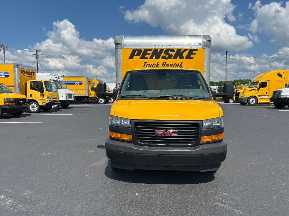 Light Duty Box Truck-Light and Medium Duty Trucks-GMC-2022-Savana G33903-Madison-AL-118,100\n\t\tmiles-$ 25,750 - Image 2
