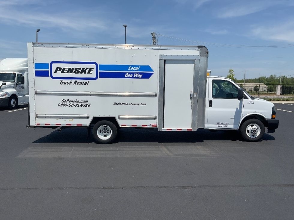 Light Duty Box Truck-Light and Medium Duty Trucks-GMC-2022-Savana G33903-Madison-AL-33,503\n\t\tmiles-$ 44,250 - Image 15