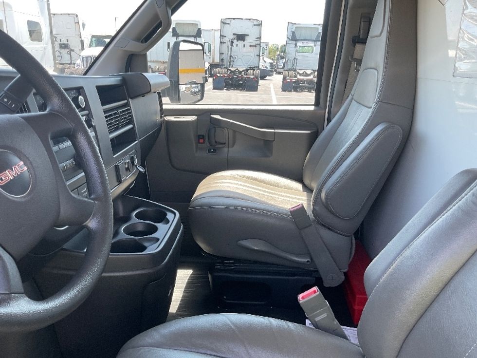 Light Duty Box Truck-Light and Medium Duty Trucks-GMC-2022-Savana G33903-Madison-AL-33,503\n\t\tmiles-$ 44,250 - Image 19