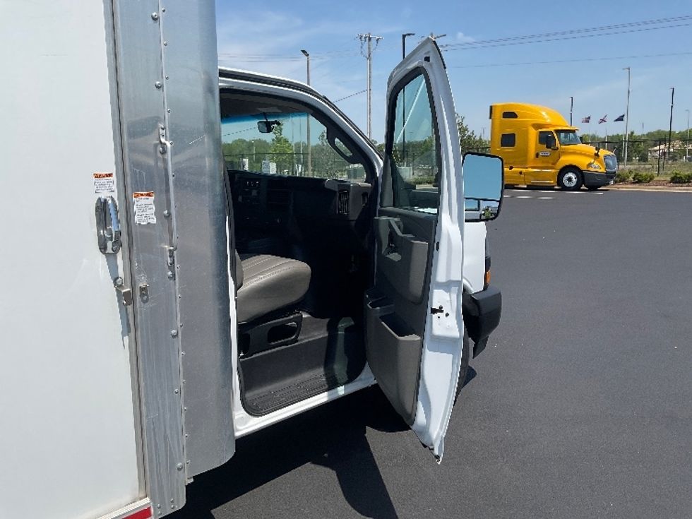 Light Duty Box Truck-Light and Medium Duty Trucks-GMC-2022-Savana G33903-Madison-AL-33,503\n\t\tmiles-$ 44,250 - Image 20