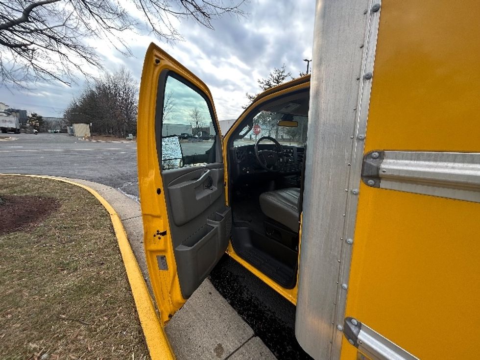 Light Duty Box Truck-Light and Medium Duty Trucks-GMC-2022-Savana G33903-Manassas-VA-69,016\n\t\tmiles-$ 31,000 - Image 10