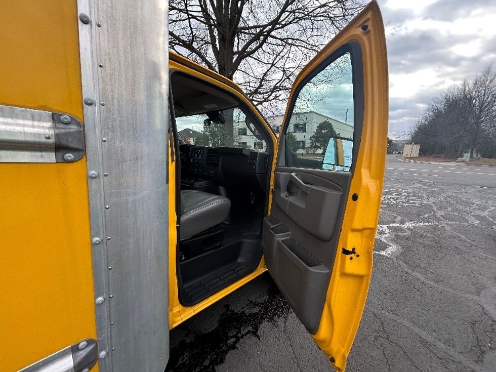 Light Duty Box Truck-Light and Medium Duty Trucks-GMC-2022-Savana G33903-Manassas-VA-69,016\n\t\tmiles-$ 31,000 - Image 13