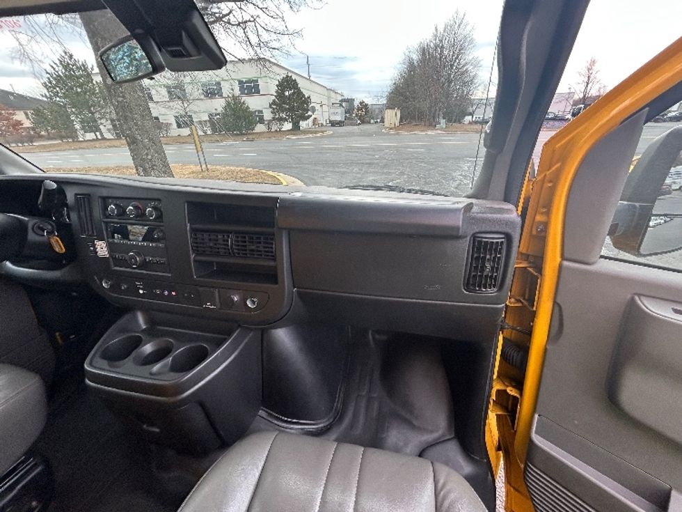 Light Duty Box Truck-Light and Medium Duty Trucks-GMC-2022-Savana G33903-Manassas-VA-69,016\n\t\tmiles-$ 31,000 - Image 14