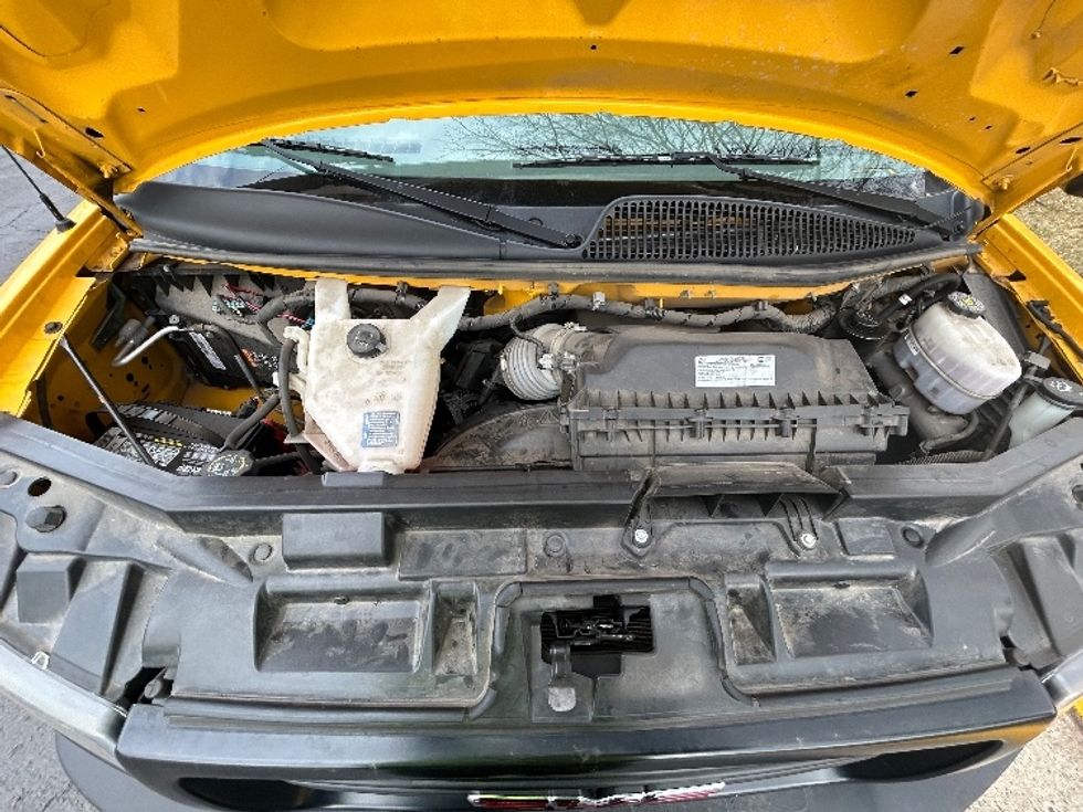 Light Duty Box Truck-Light and Medium Duty Trucks-GMC-2022-Savana G33903-Manassas-VA-69,016\n\t\tmiles-$ 31,000 - Image 16