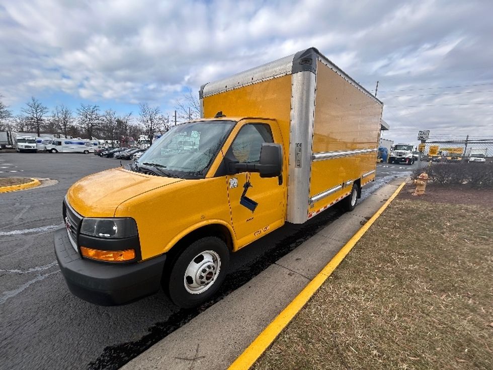 Light Duty Box Truck-Light and Medium Duty Trucks-GMC-2022-Savana G33903-Manassas-VA-69,016\n\t\tmiles-$ 31,000 - Image 3