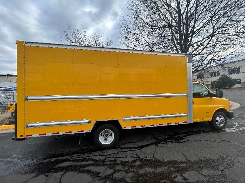 Light Duty Box Truck-Light and Medium Duty Trucks-GMC-2022-Savana G33903-Manassas-VA-69,016\n\t\tmiles-$ 31,000 - Image 9