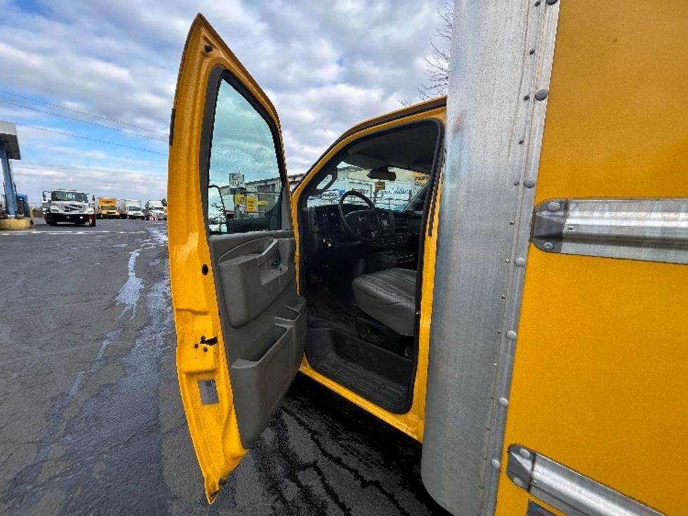 Light Duty Box Truck-Light and Medium Duty Trucks-GMC-2022-Savana G33903-Manassas-VA-86,062\n\t\tmiles-$ 29,000 - Image 13