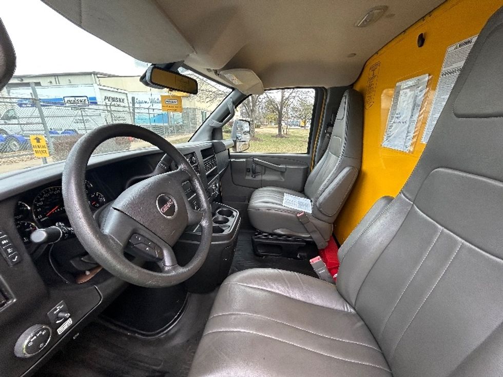 Light Duty Box Truck-Light and Medium Duty Trucks-GMC-2022-Savana G33903-Manassas-VA-86,062\n\t\tmiles-$ 29,000 - Image 16