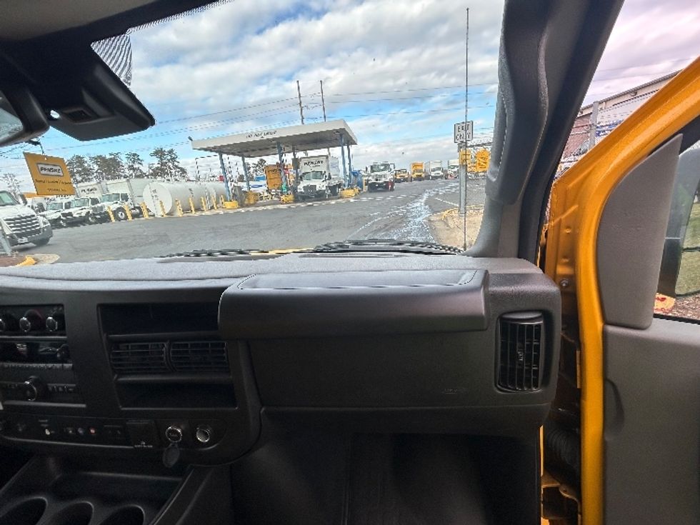 Light Duty Box Truck-Light and Medium Duty Trucks-GMC-2022-Savana G33903-Manassas-VA-86,062\n\t\tmiles-$ 29,000 - Image 18