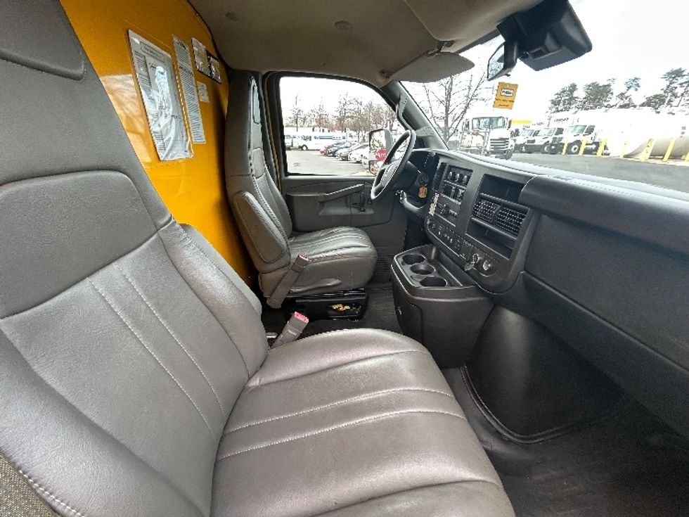 Light Duty Box Truck-Light and Medium Duty Trucks-GMC-2022-Savana G33903-Manassas-VA-86,062\n\t\tmiles-$ 29,000 - Image 19