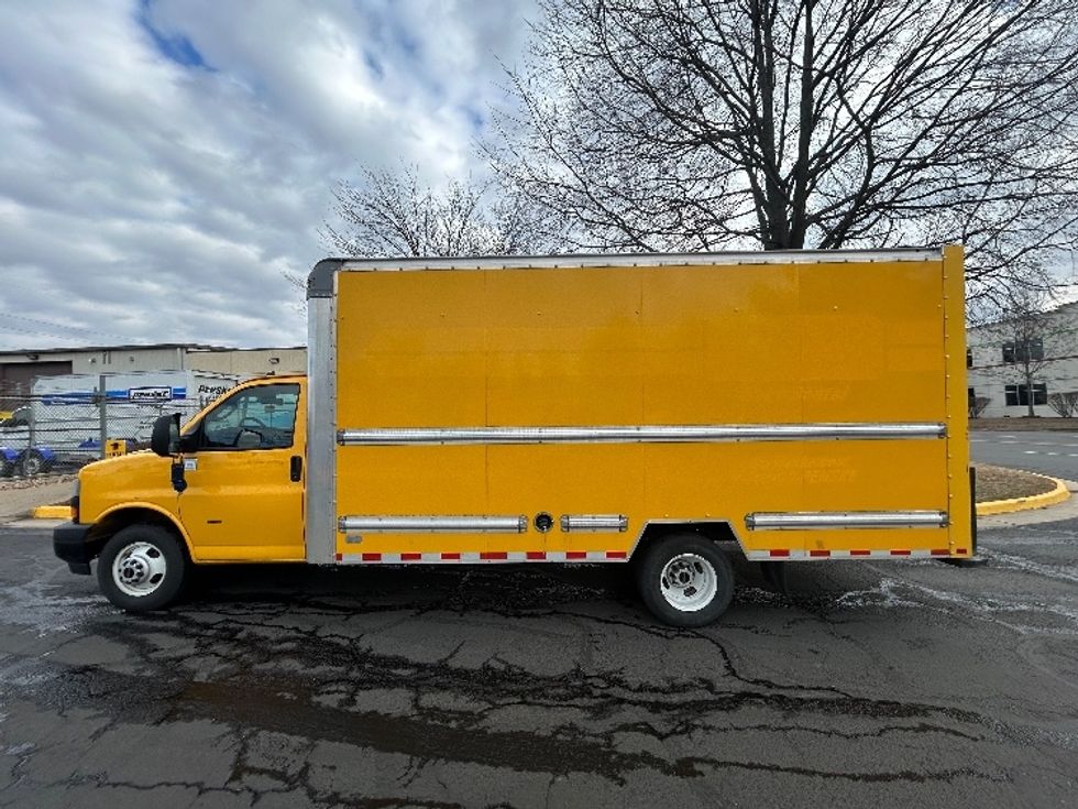 Light Duty Box Truck-Light and Medium Duty Trucks-GMC-2022-Savana G33903-Manassas-VA-86,062\n\t\tmiles-$ 29,000 - Image 4
