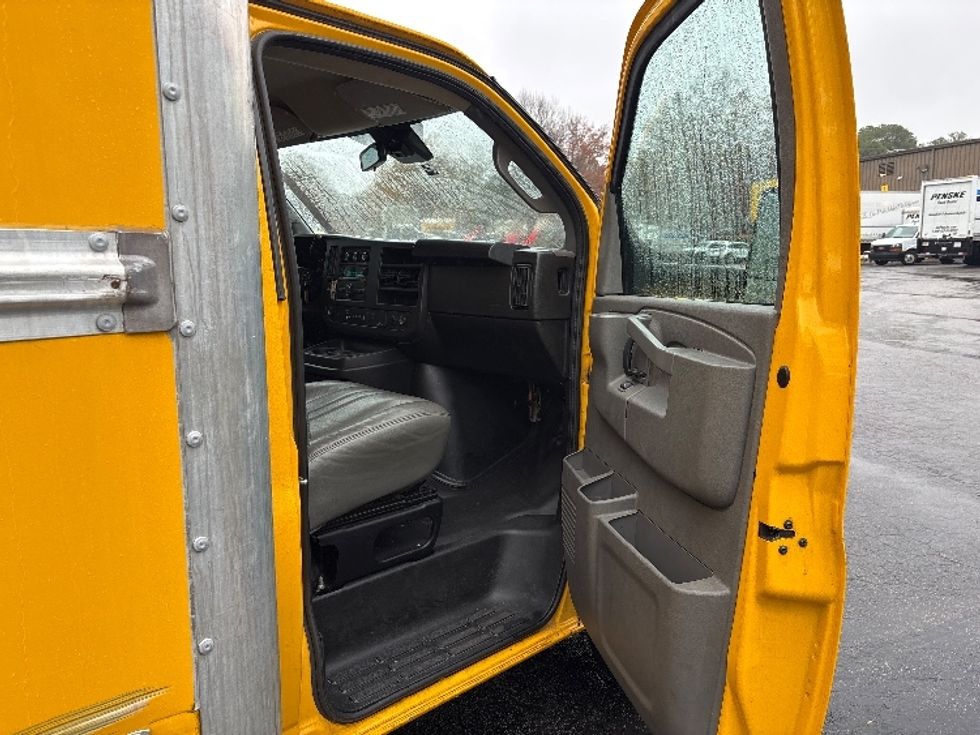 Light Duty Box Truck-Light and Medium Duty Trucks-GMC-2022-Savana G33903-Mebane-NC-131,832\n\t\tmiles-$ 24,500 - Image 20