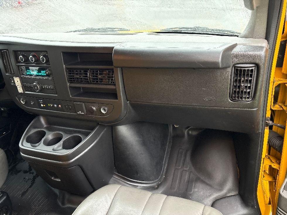 Light Duty Box Truck-Light and Medium Duty Trucks-GMC-2022-Savana G33903-Mebane-NC-131,832\n\t\tmiles-$ 24,500 - Image 21