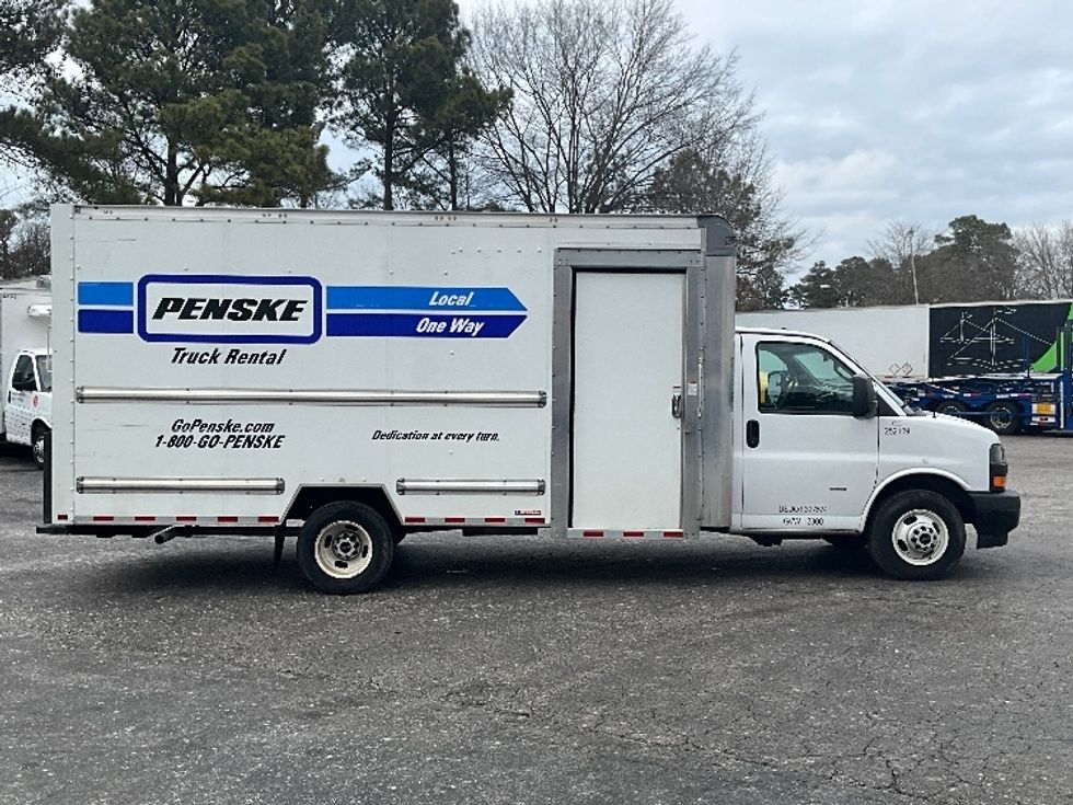 Light Duty Box Truck-Light and Medium Duty Trucks-GMC-2022-Savana G33903-Mebane-NC-47,230\n\t\tmiles-$ 43,250 - Image 15