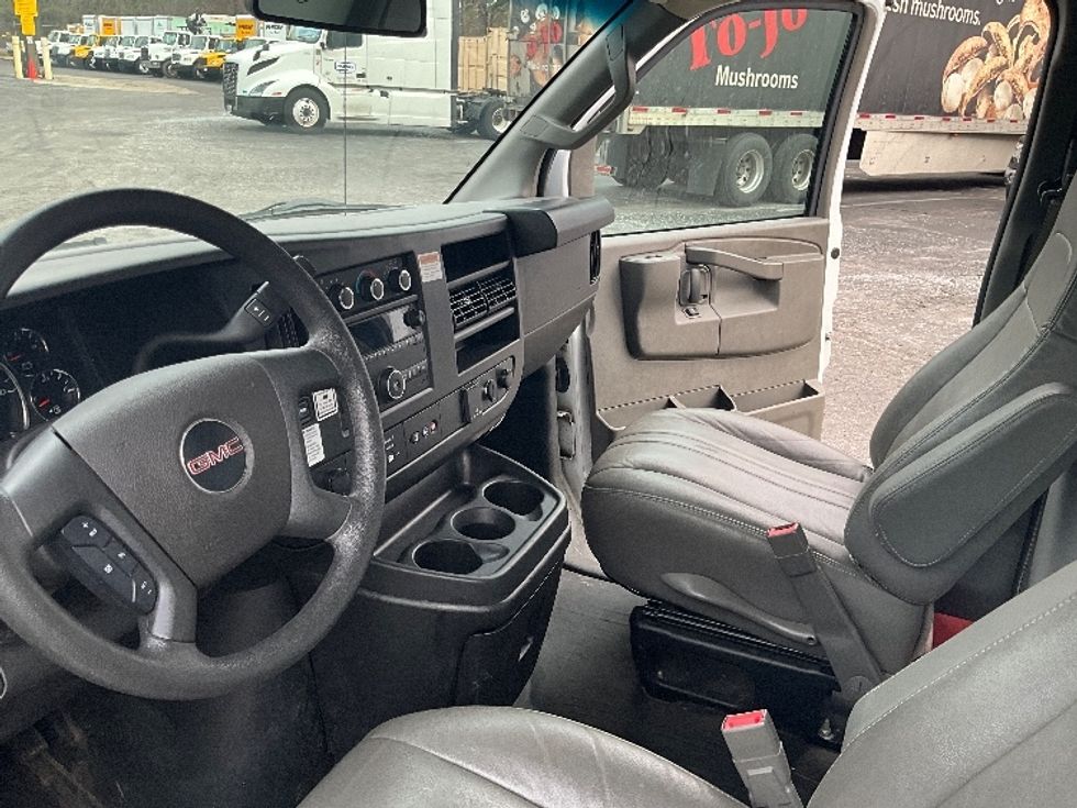 Light Duty Box Truck-Light and Medium Duty Trucks-GMC-2022-Savana G33903-Mebane-NC-47,230\n\t\tmiles-$ 43,250 - Image 17