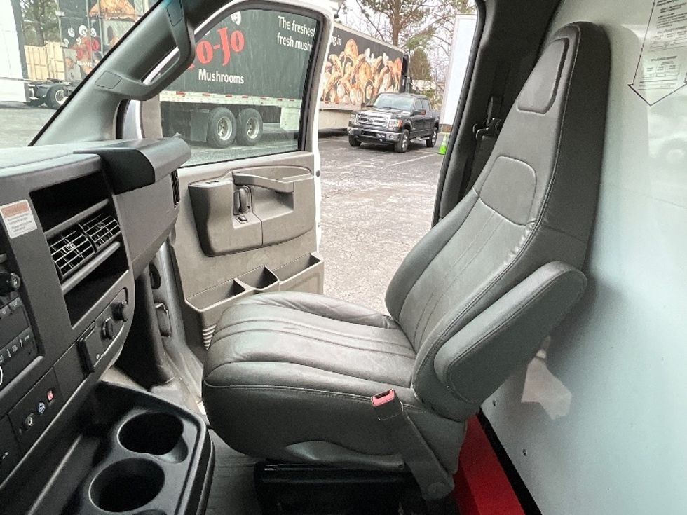 Light Duty Box Truck-Light and Medium Duty Trucks-GMC-2022-Savana G33903-Mebane-NC-47,230\n\t\tmiles-$ 43,250 - Image 19