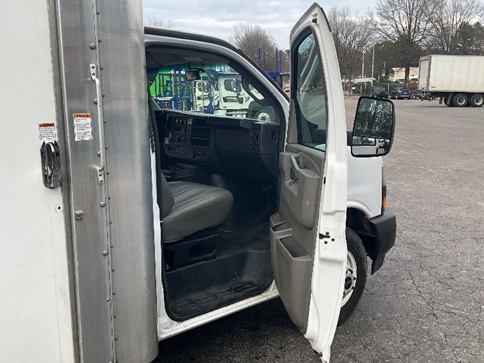 Light Duty Box Truck-Light and Medium Duty Trucks-GMC-2022-Savana G33903-Mebane-NC-47,230\n\t\tmiles-$ 43,250 - Image 20