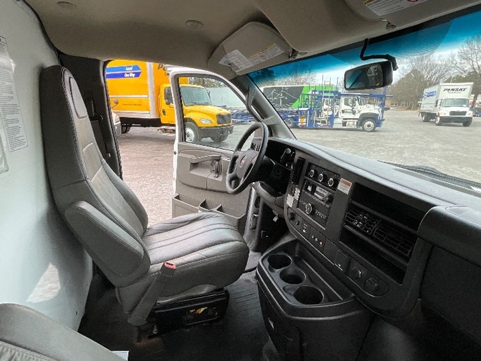 Light Duty Box Truck-Light and Medium Duty Trucks-GMC-2022-Savana G33903-Mebane-NC-47,230\n\t\tmiles-$ 43,250 - Image 22