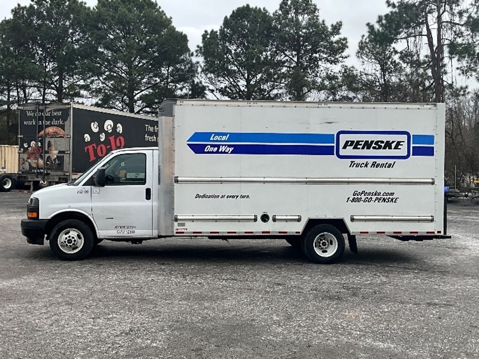 Light Duty Box Truck-Light and Medium Duty Trucks-GMC-2022-Savana G33903-Mebane-NC-47,230\n\t\tmiles-$ 43,250 - Image 4