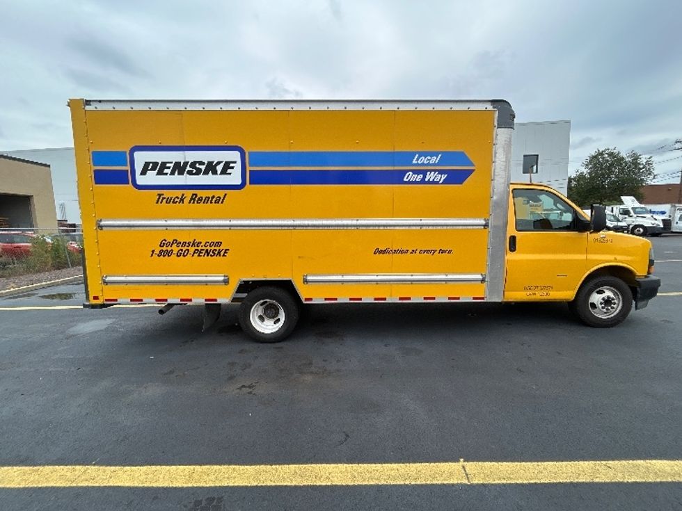 Light Duty Box Truck-Light and Medium Duty Trucks-GMC-2022-Savana G33903-Medford-MA-129,951\n\t\tmiles-$ 23,000 - Image 14