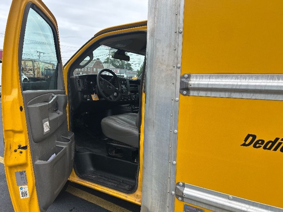 Light Duty Box Truck-Light and Medium Duty Trucks-GMC-2022-Savana G33903-Medford-MA-129,951\n\t\tmiles-$ 23,000 - Image 15