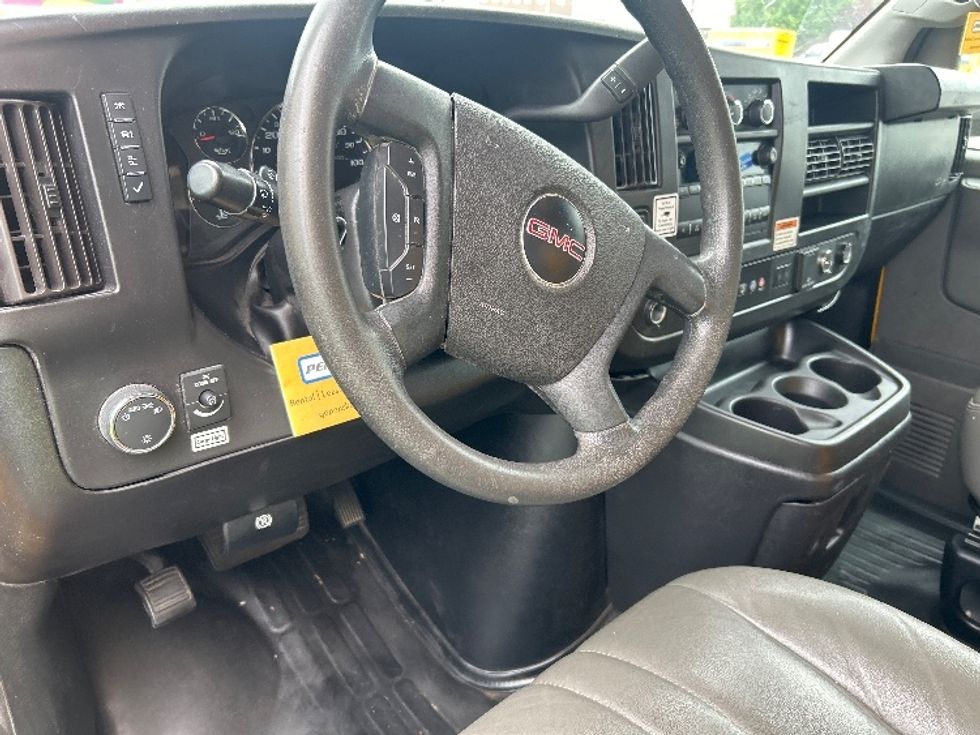 Light Duty Box Truck-Light and Medium Duty Trucks-GMC-2022-Savana G33903-Medford-MA-129,951\n\t\tmiles-$ 23,000 - Image 16