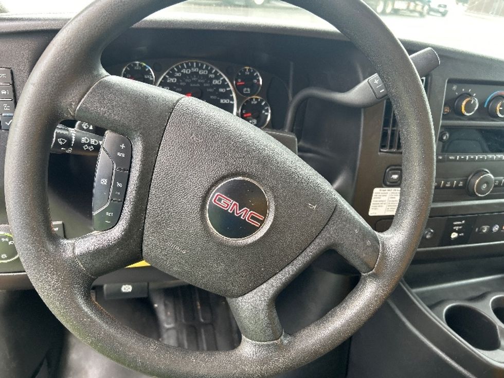 Light Duty Box Truck-Light and Medium Duty Trucks-GMC-2022-Savana G33903-Medford-MA-129,951\n\t\tmiles-$ 23,000 - Image 17