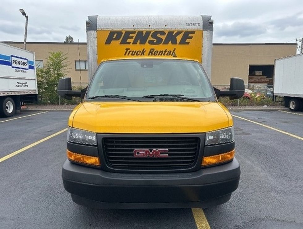 Light Duty Box Truck-Light and Medium Duty Trucks-GMC-2022-Savana G33903-Medford-MA-129,951\n\t\tmiles-$ 23,000 - Image 2