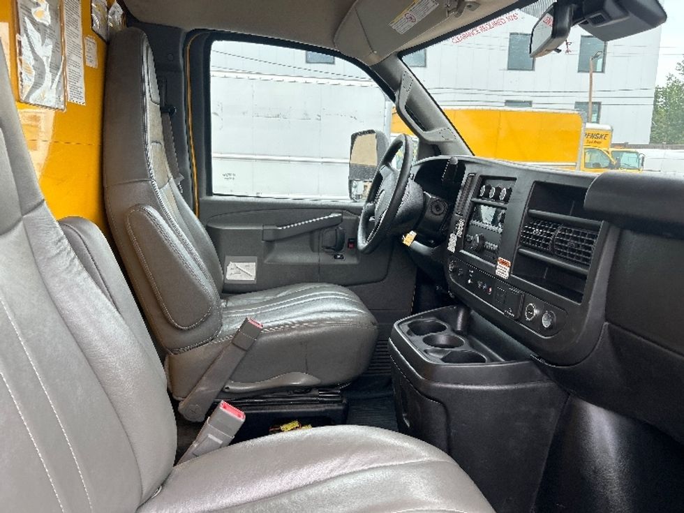 Light Duty Box Truck-Light and Medium Duty Trucks-GMC-2022-Savana G33903-Medford-MA-129,951\n\t\tmiles-$ 23,000 - Image 21