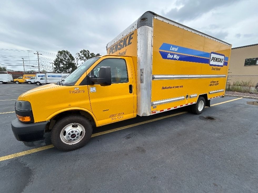 Light Duty Box Truck-Light and Medium Duty Trucks-GMC-2022-Savana G33903-Medford-MA-129,951\n\t\tmiles-$ 23,000 - Image 3